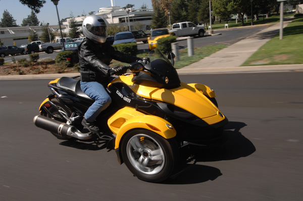 Three wheeler motorcycle: Everything you need to know!