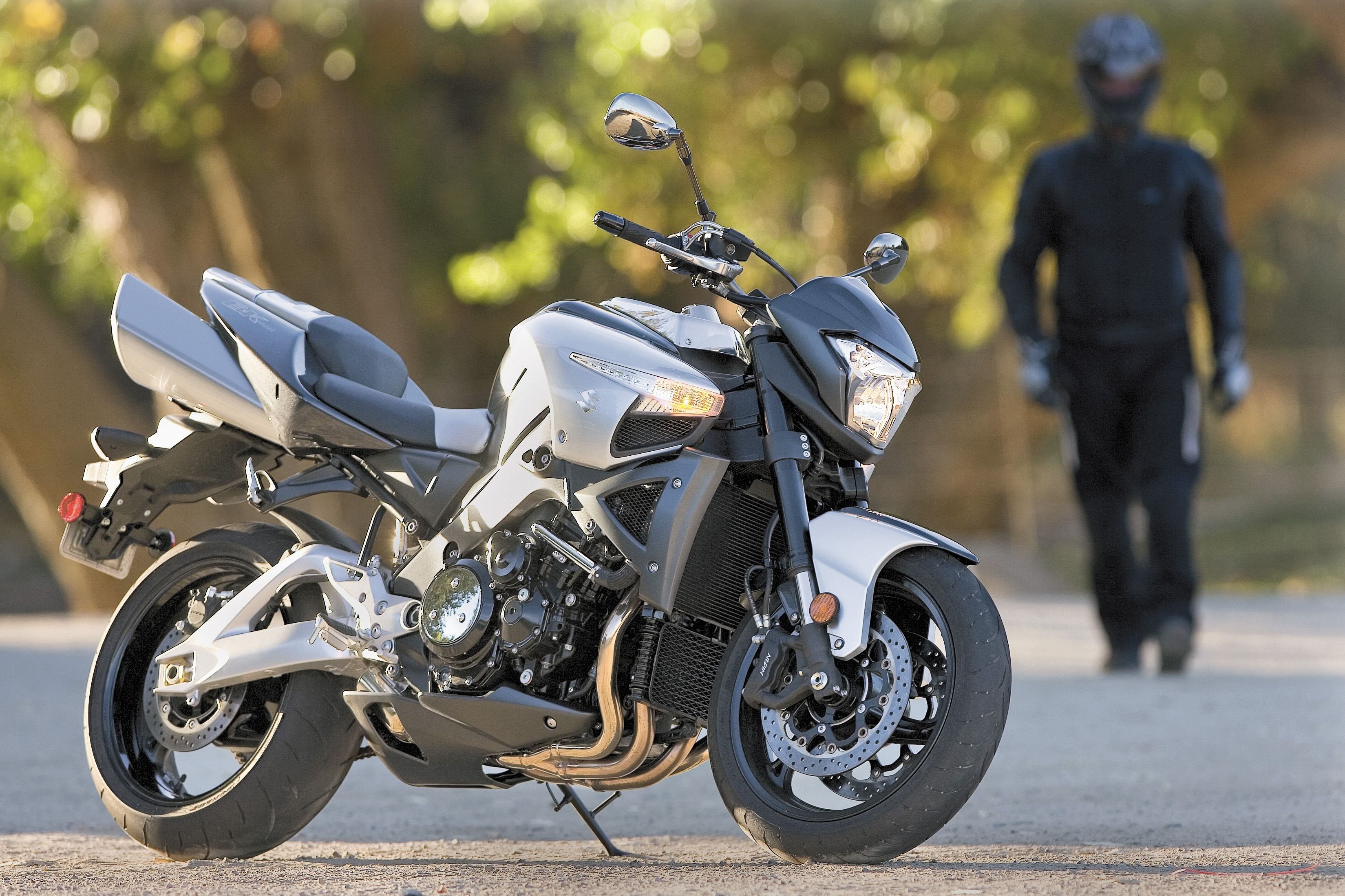 Is the Suzuki B-King Right for You? (Lets Find Out!)