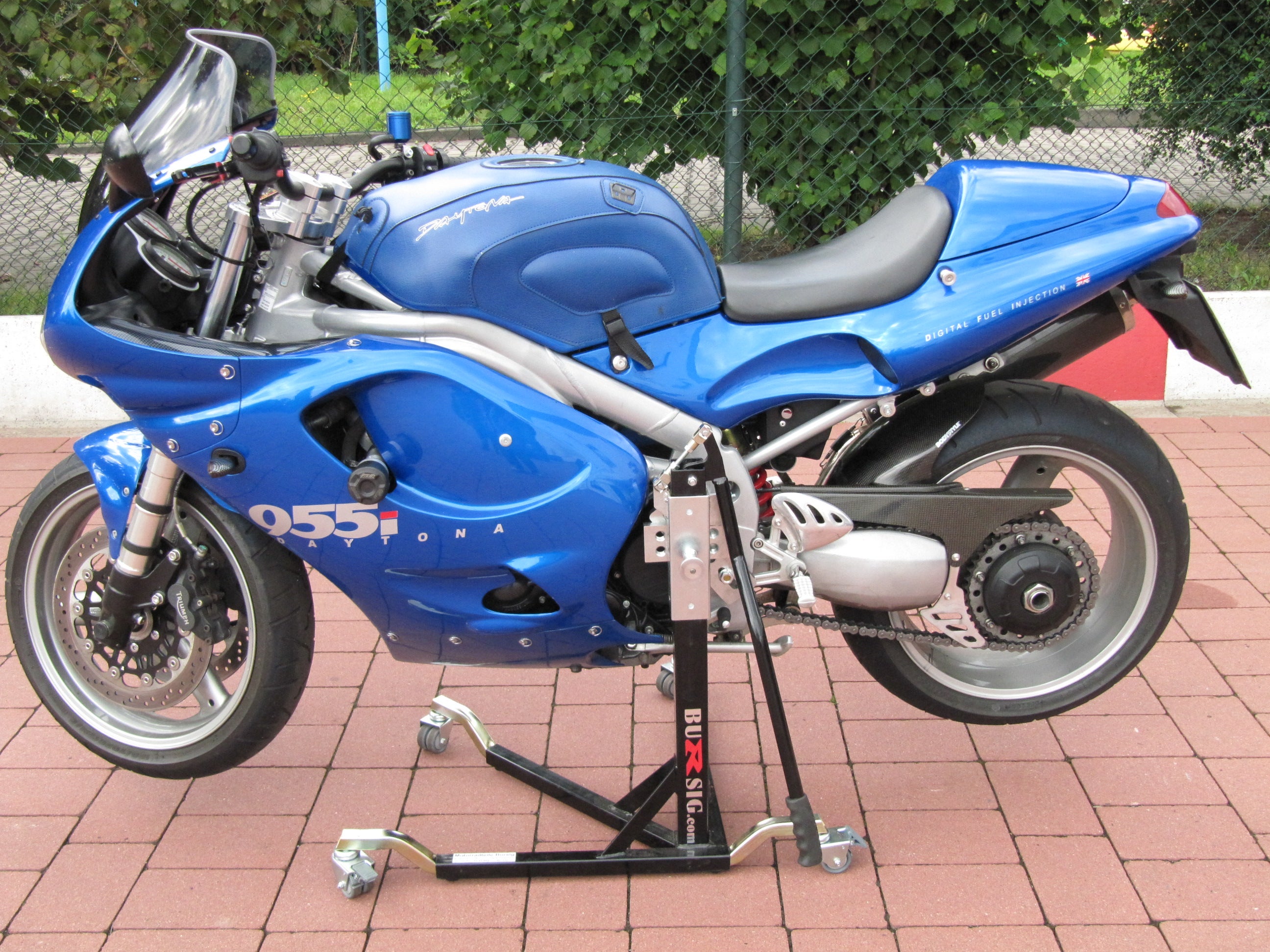 Best Mods for Your Triumph Daytona 955i: Upgrade Your Ride With These Simple Modifications.