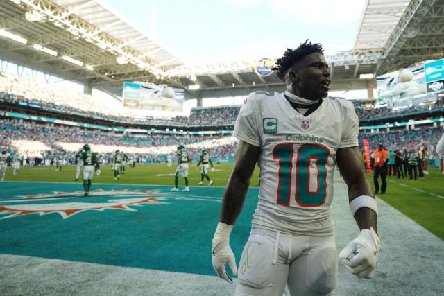 Tyreek Hill Injury Update: Will He Play This Week? Get the Inside Scoop!