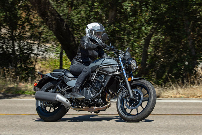 Checking the 2024 Kawasaki Eliminator MPG: A Simple Guide for Riders.