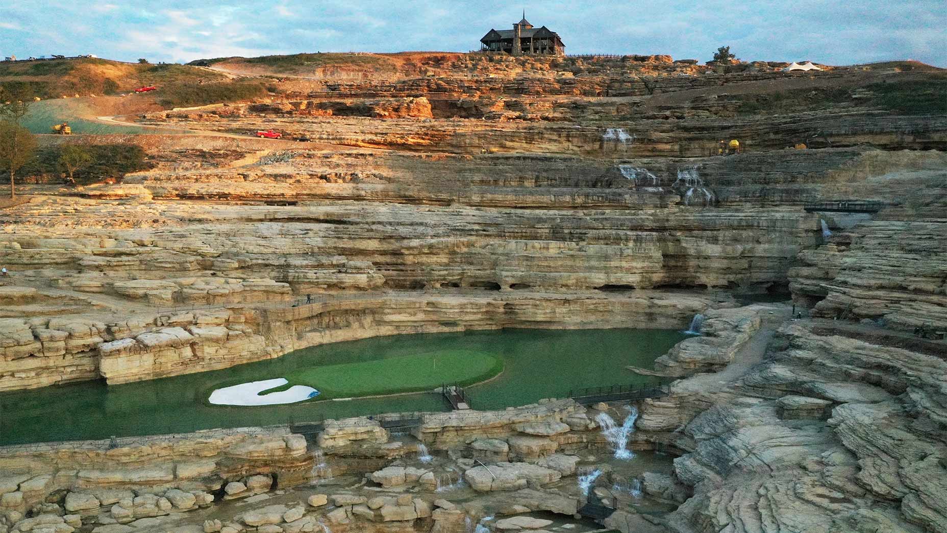 Tiger Woods 19th Hole: Does it Live up to the Hype? (Our Honest Take on the Atmosphere)