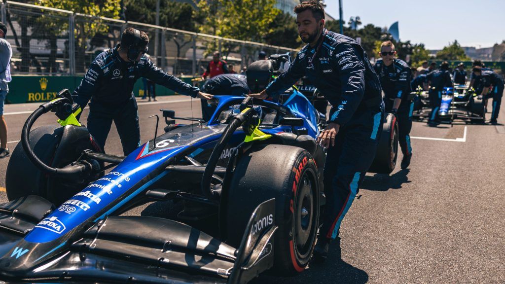 How does team racing work? Check out these key points to improve now!