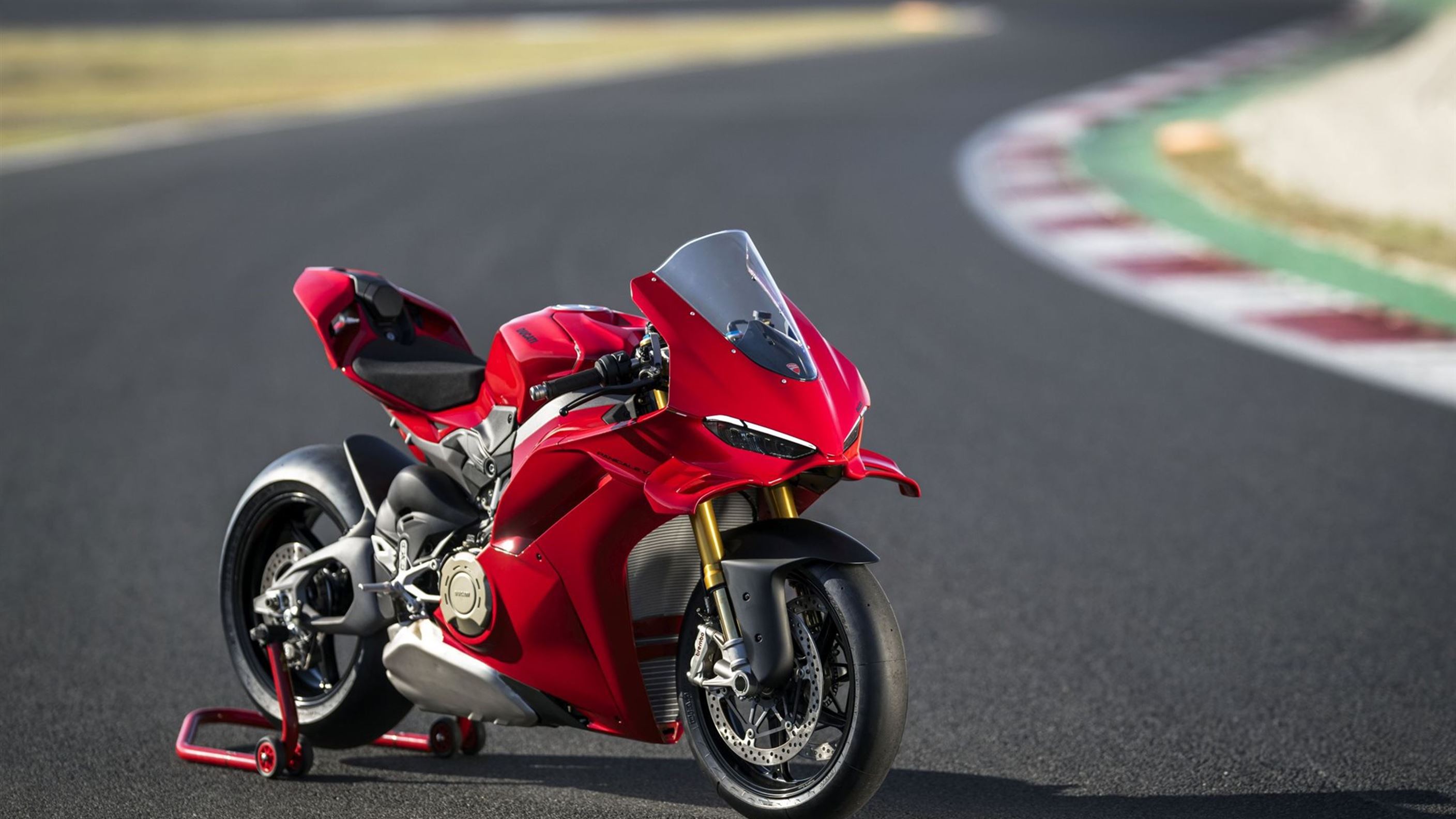 2025 Ducati V4 Specs and Price (Is the New Ducati V4 Worth the Hype?)