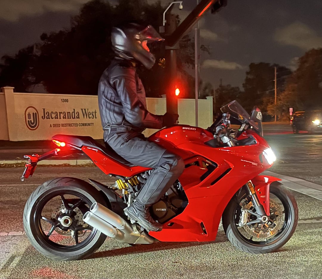 Super Sport Ducati 950 Top Speed: Whats the Real-World Speed? (Expert Riders Share Their Experiences)