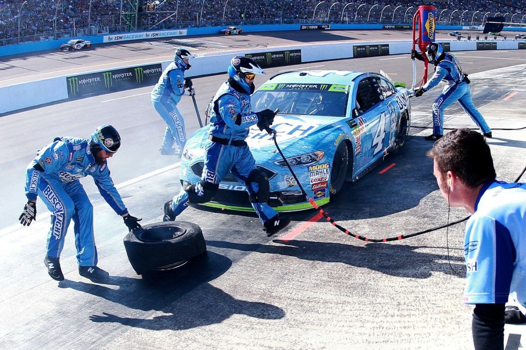 Whats the pay for NASCAR pit crew? See how much does pit crew make in NASCAR.