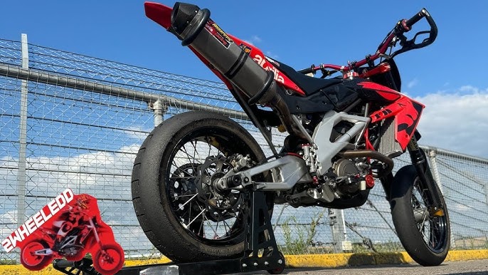 Aprilia SXV vs. the Competition: How Does It Stack Up? (Find Out Who Wins!)
