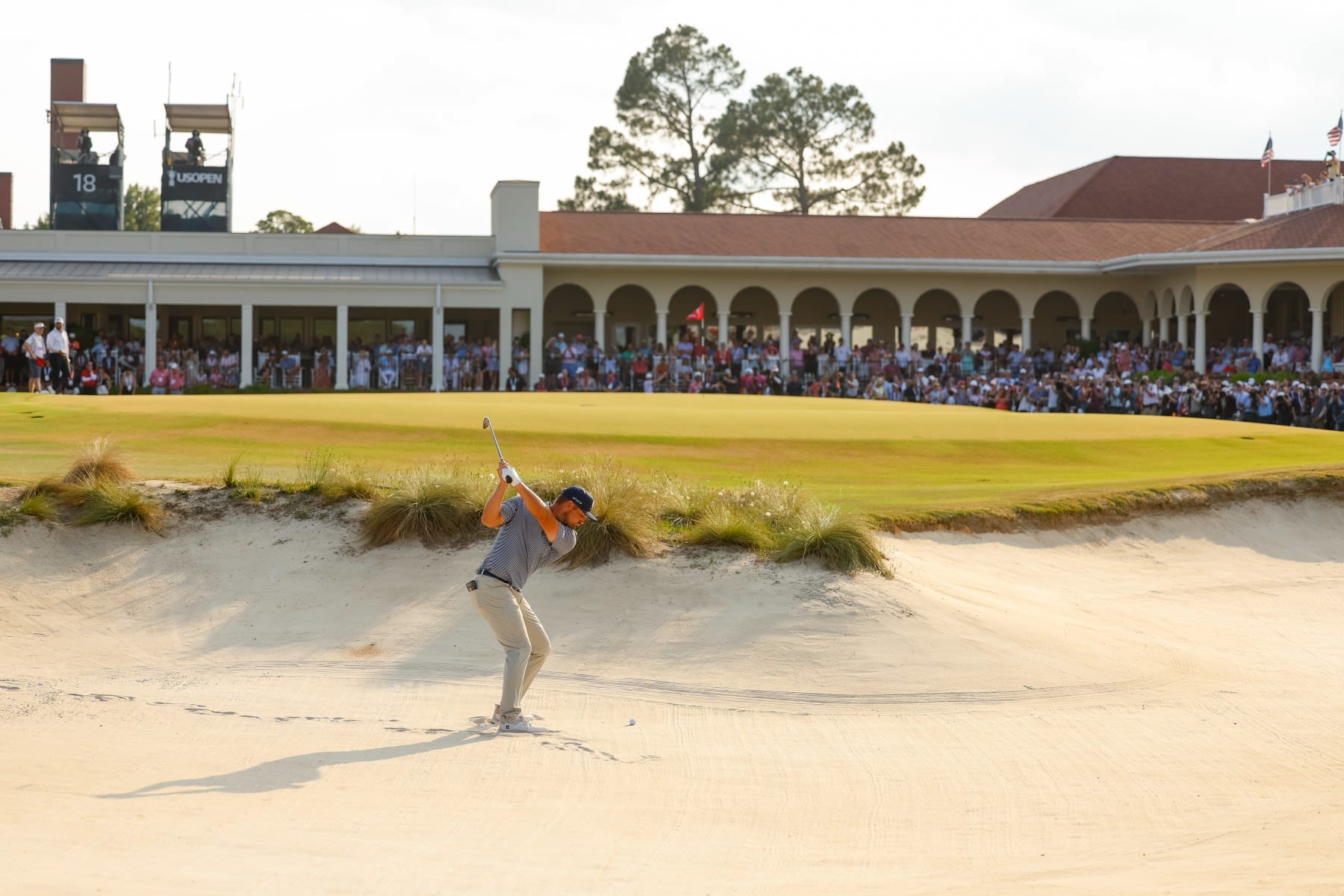 Nail Brysons Bunker Shot on 18 (Beginners Guide to Bunker Shots)
