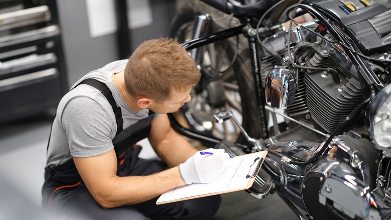 Need help with Yamaha motorcycle engine maintenance? Follow these easy steps for a longer lifespan.