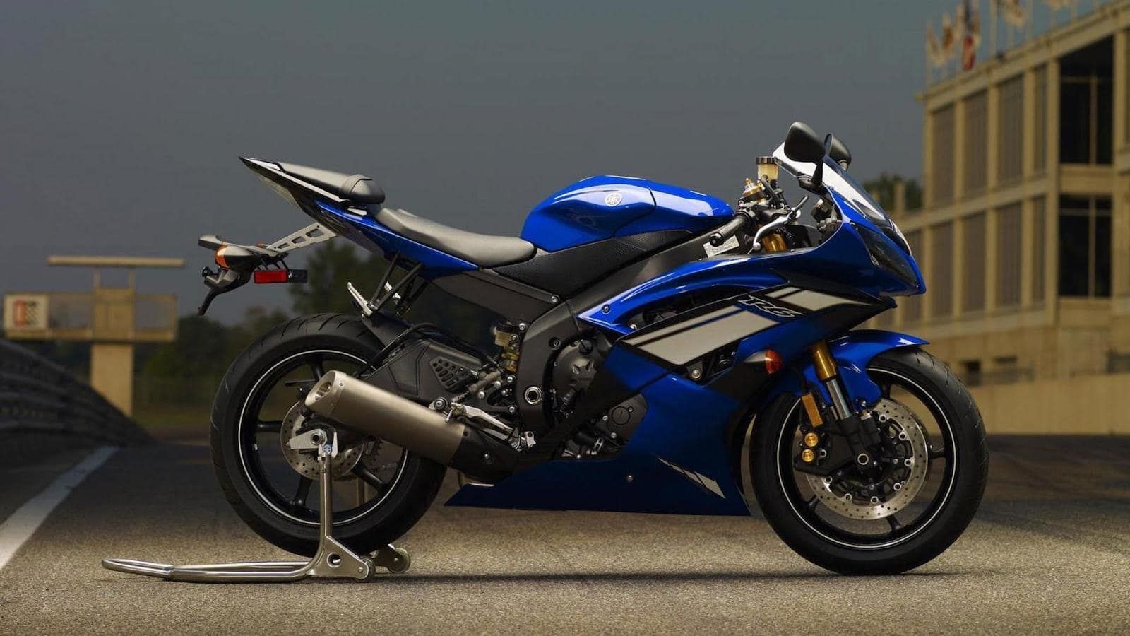 Looking for the maximum velocity? Understanding the true top speed of Yamaha R6 and factors influencing it.