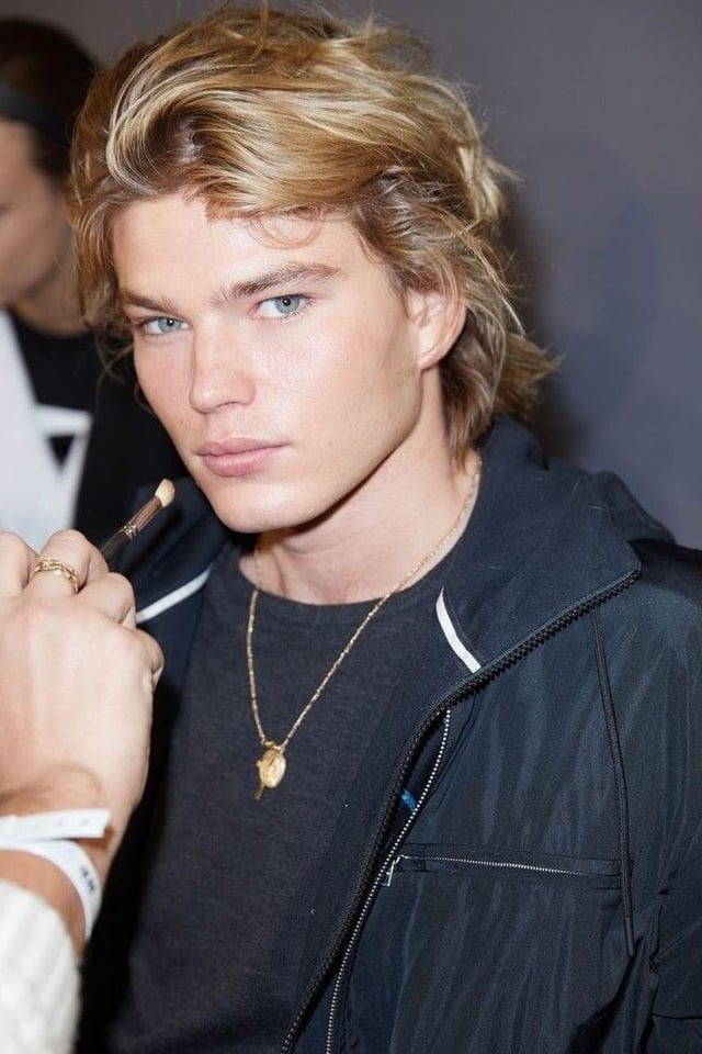 Jordan Barrett ear discussions online: Understand the ongoing fascination and comments about his look.
