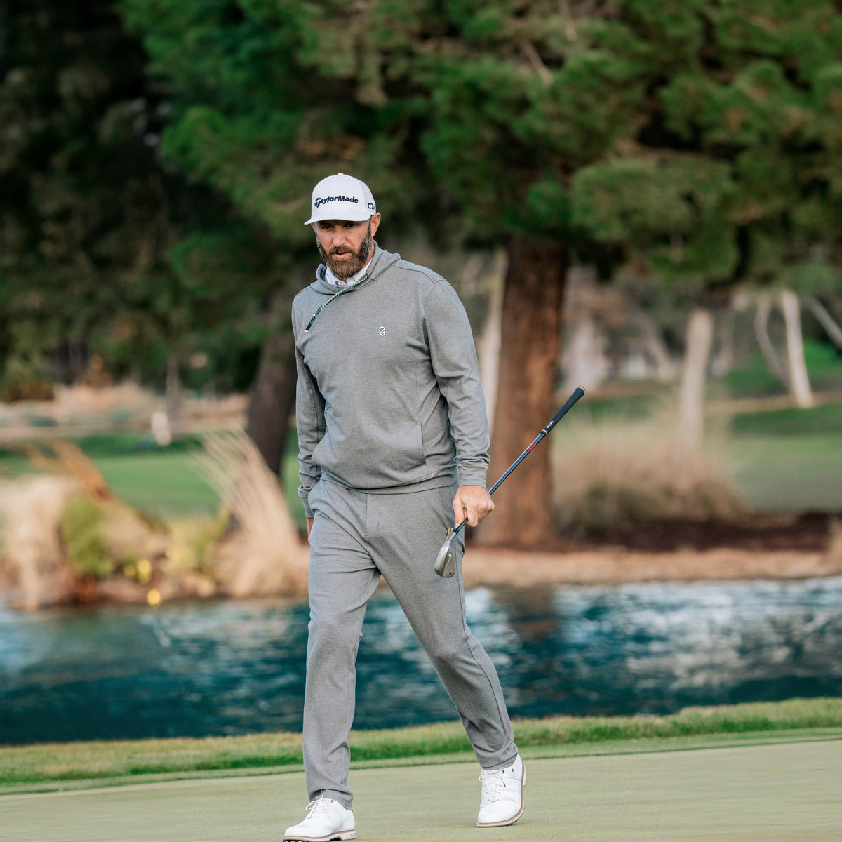 What makes a great golf jogger? (Discover the key features for comfort and style on the course)