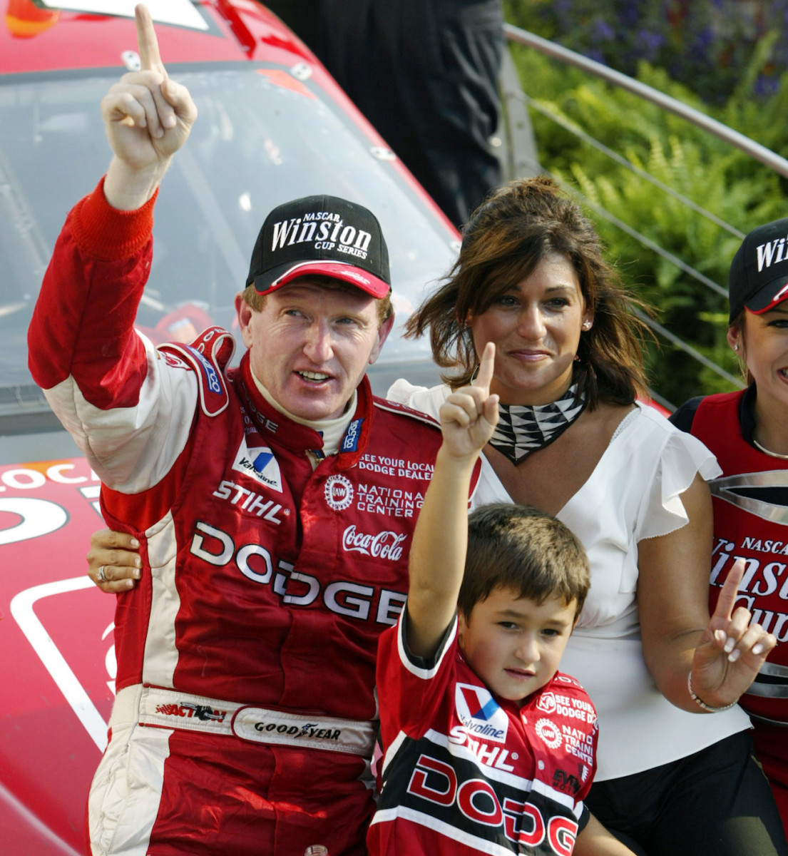 Whats the story behind the bill elliott family? Uncover their exciting journey through NASCAR history.