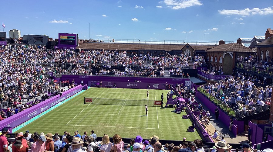 What makes a good queens tennis court london? Find out how to pick the best quality courts.