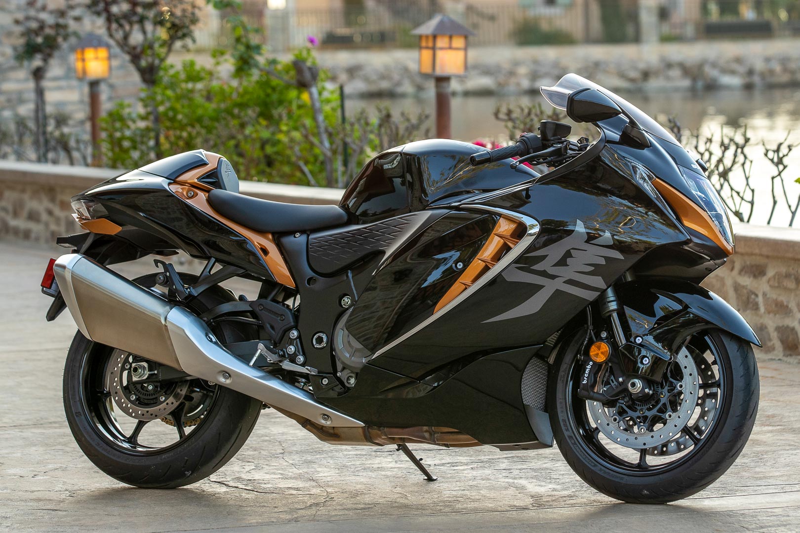 How does a hayabusa motorcycle stretched handle on the road? Learn about performance changes and ride feel.