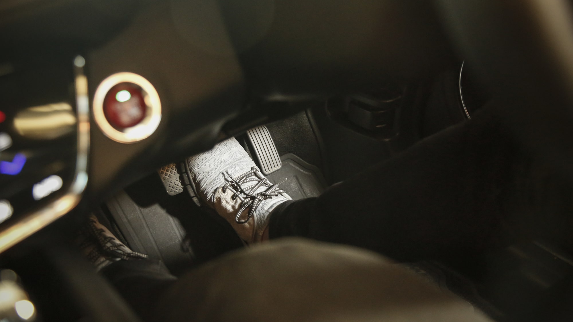 Do you really know what is riding the clutch? It is a very bad habit for your car!