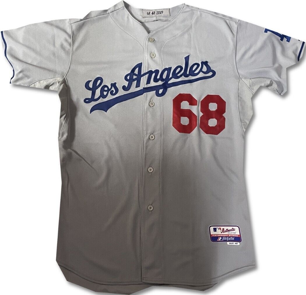 Want to buy an authentic la dodgers grey jersey? Learn how to spot genuine ones easily.