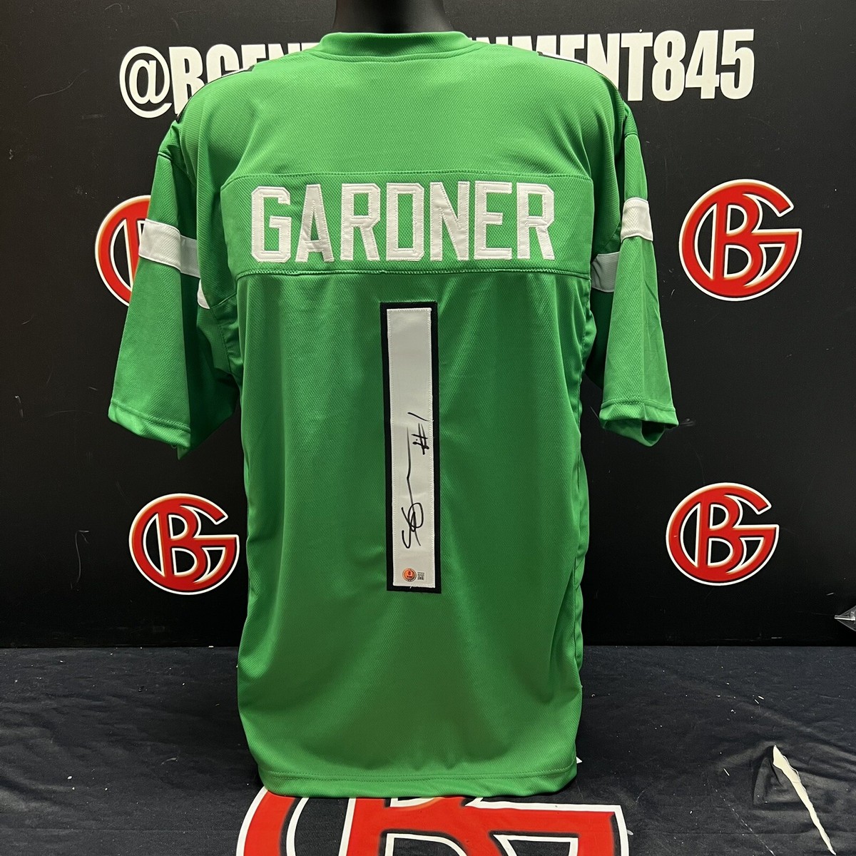 Want an authentic sauce gardner jets jersey? Learn how to spot fakes and get the real deal.