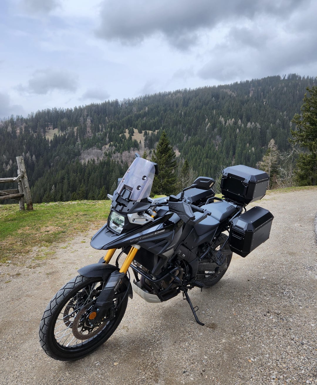 Is the Vstrom 650 top speed good for touring around? We look at real performance and what riders feel.