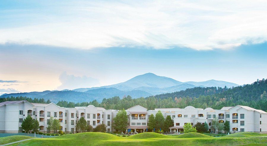 What is elegante ruidoso all about? Learn more about this cool and unique trend of being stylishly loud.
