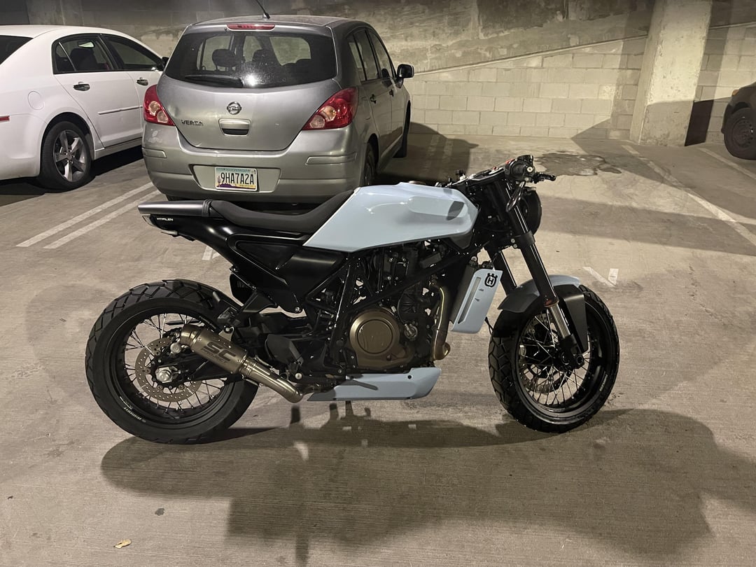 Street fighter motorbike or cafe racer? We help you decide which cool bike is better for you.