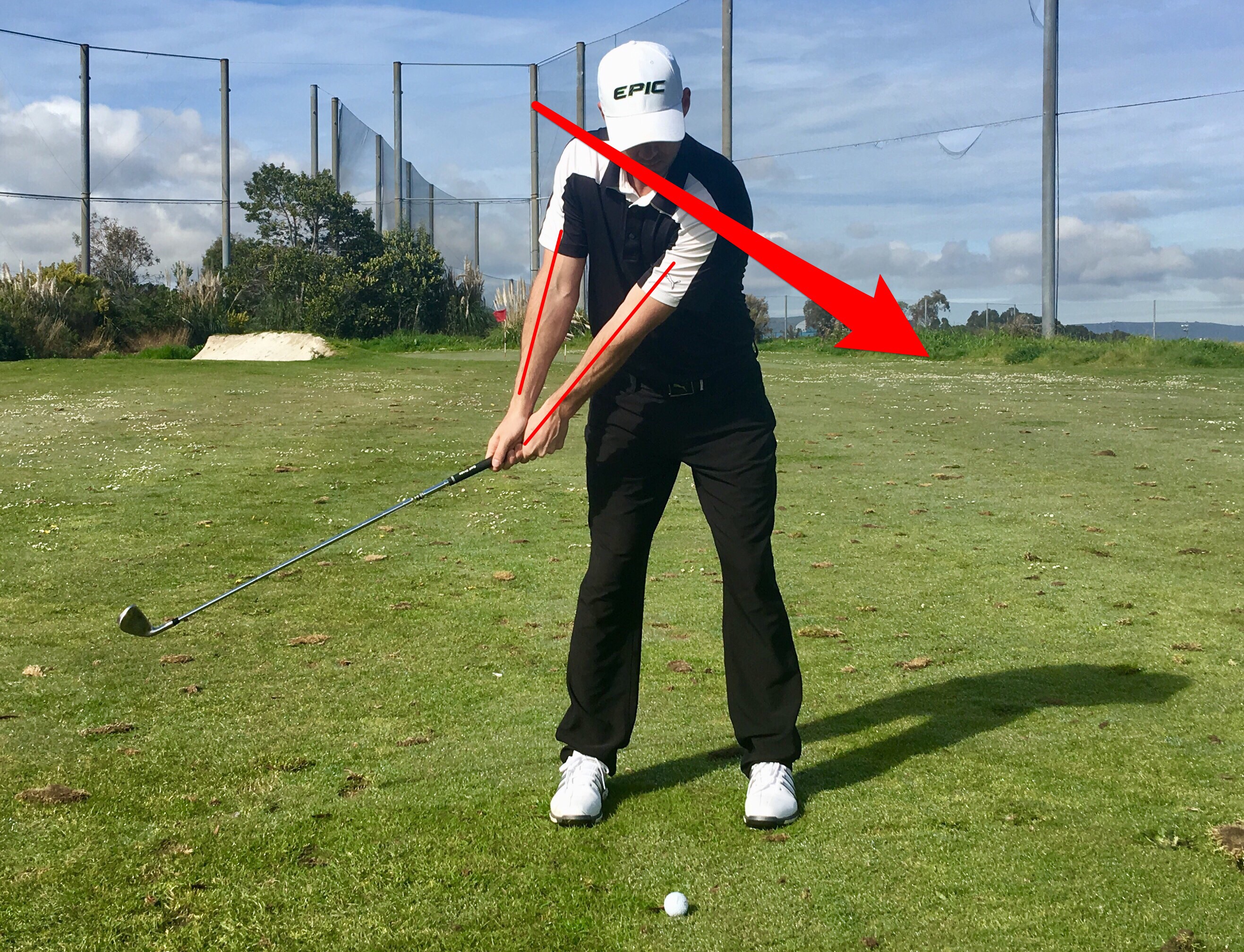 Best Right Arm Position in Golf Backswing, Bend or Keep Straight