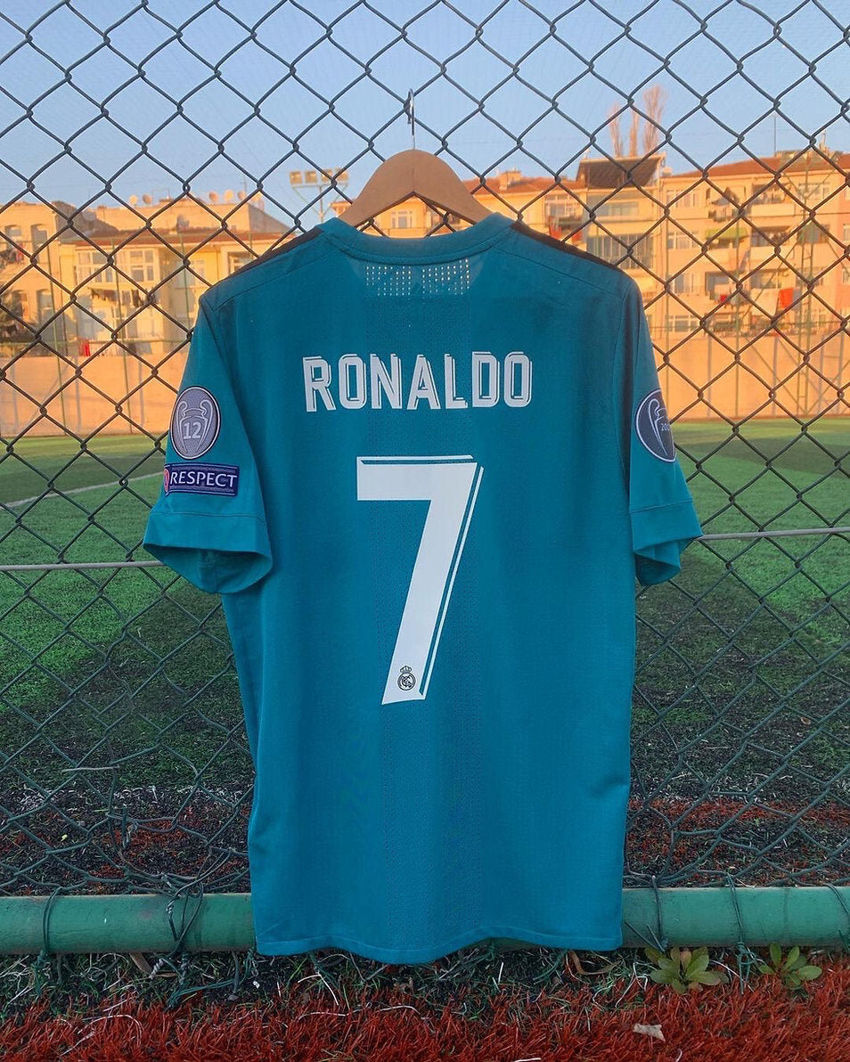 How to buy Ronaldos number shirt? Official store links and tips